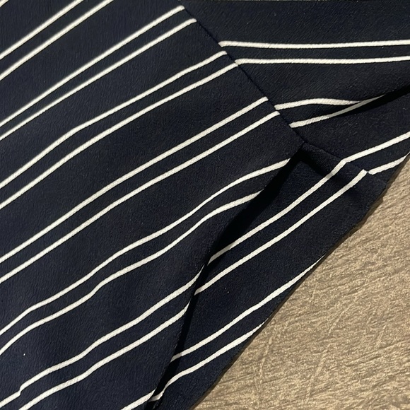 NWT Banana Republic Moss Crepe Navy and White Striped Jumpsuit - Picture 4 of 5